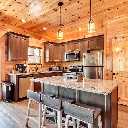 Gatlinburg Cabin With Private Hot Tub By Staycating Buitenkant foto