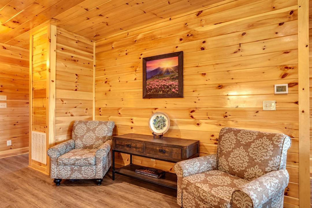 Gatlinburg Cabin With Private Hot Tub By Staycating Buitenkant foto