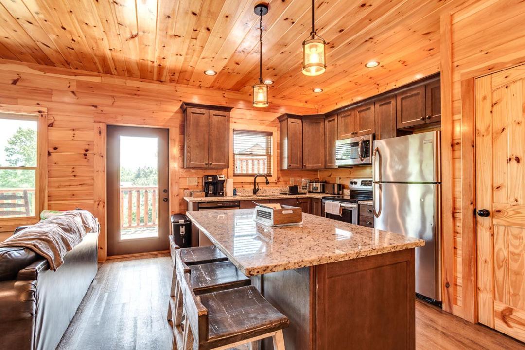 Gatlinburg Cabin With Private Hot Tub By Staycating Buitenkant foto