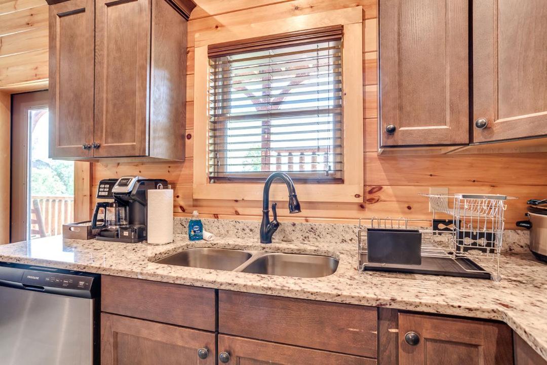 Gatlinburg Cabin With Private Hot Tub By Staycating Buitenkant foto